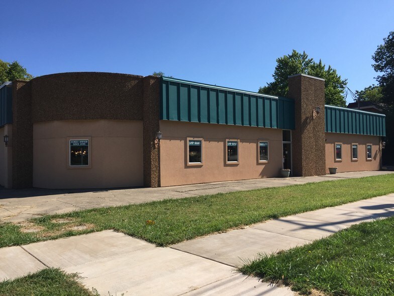 215 W McClure Ave, Peoria, IL 61604