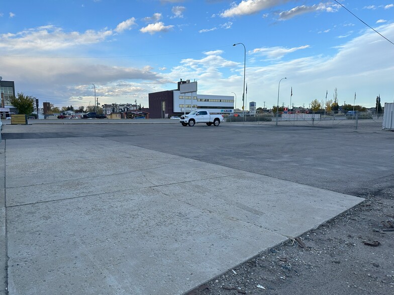 200 1 Av E, Spruce Grove, AB for lease - Building Photo - Image 3 of 13