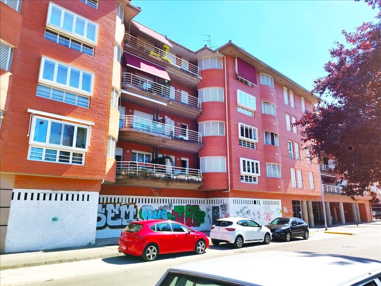 Retail in Ponferrada for sale Building Photo- Image 1 of 16