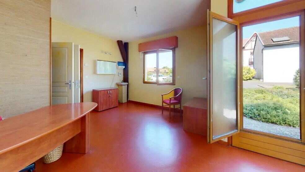 Retail in Courtenay for lease - Building Photo - Image 3 of 12