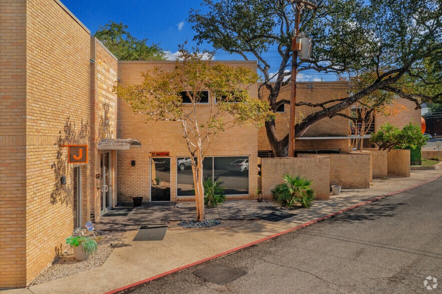 8647 Wurzbach Rd, San Antonio, TX for sale - Building Photo - Image 3 of 13