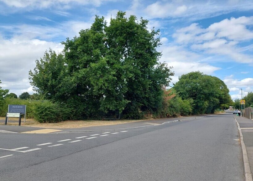 28 Bath Rd, Kings Stanley for sale - Primary Photo - Image 1 of 4