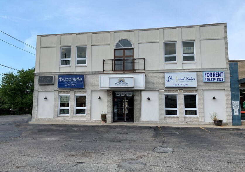 5813 Mayfield Rd, Mayfield Heights, OH 44124