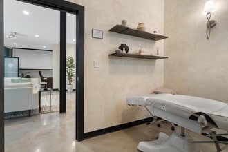 7185 Manchester Rd, Maplewood, MO for lease Interior Photo- Image 2 of 2