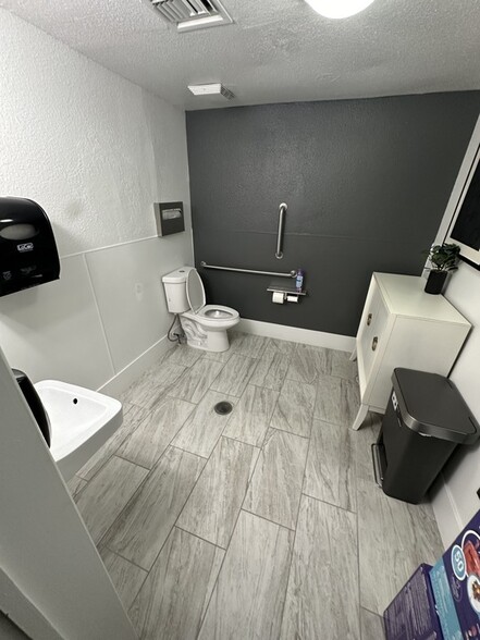 4023-4033 N 19th Ave, Phoenix, AZ for sale - Building Photo - Image 2 of 12