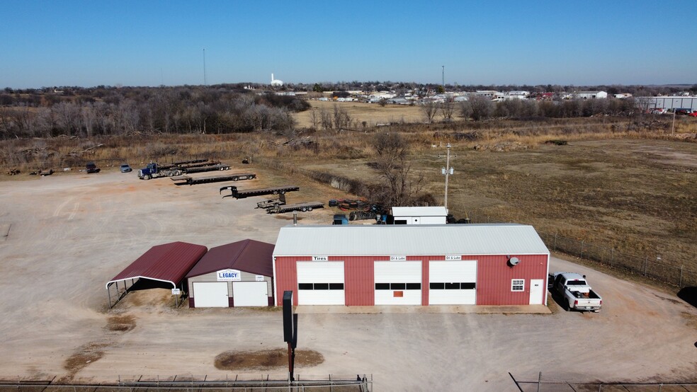 1202 Cherokee St, Lindsay, OK for sale - Primary Photo - Image 1 of 68