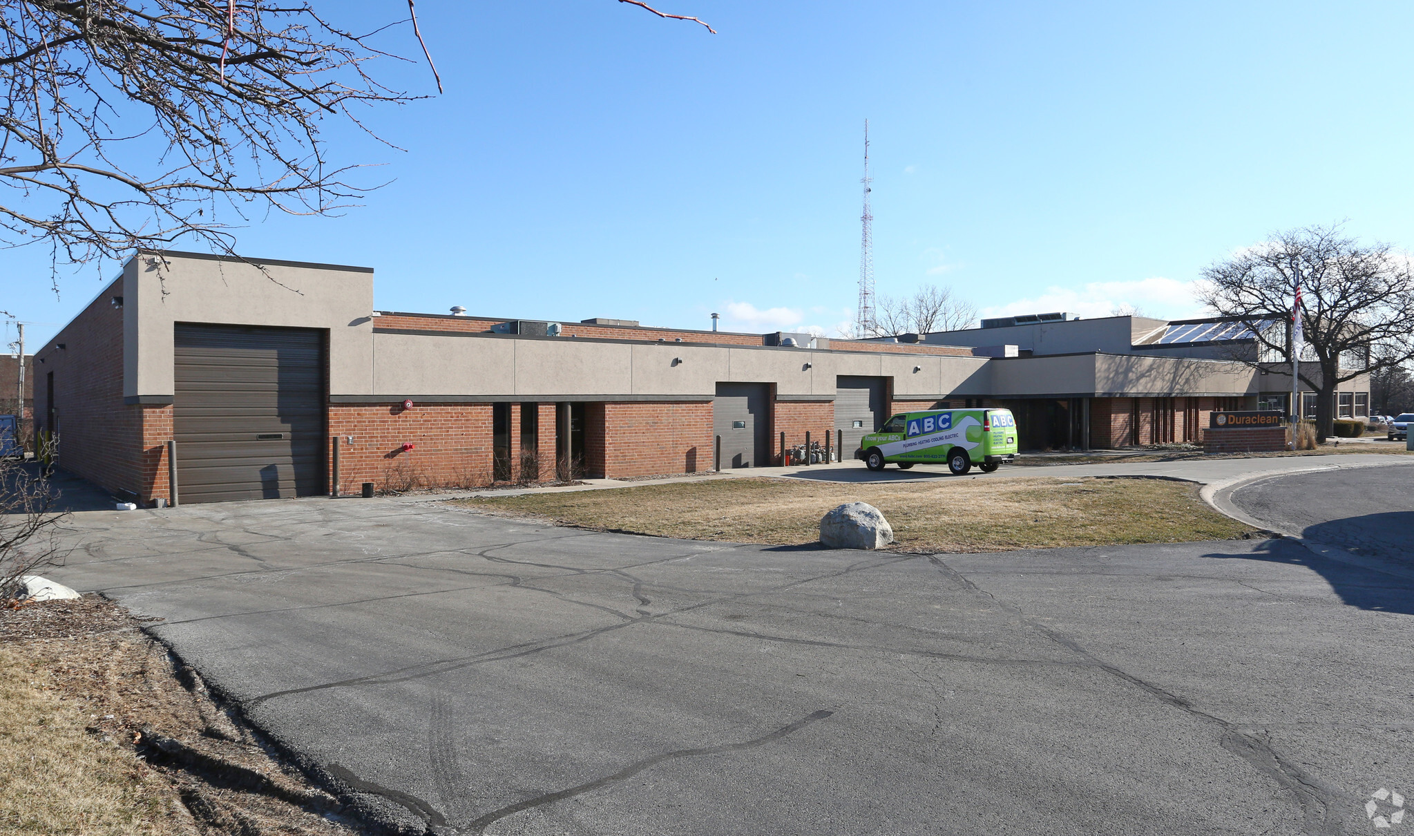 220 W Campus Dr, Arlington Heights, IL for lease Building Photo- Image 1 of 3