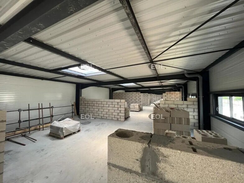 Flex in Épinay-sur-Seine for lease - Building Photo - Image 2 of 5