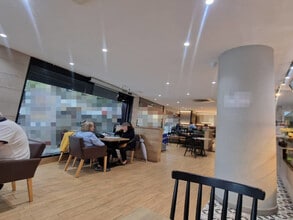 Retail in Barcelona, Barcelona for lease Interior Photo- Image 2 of 2