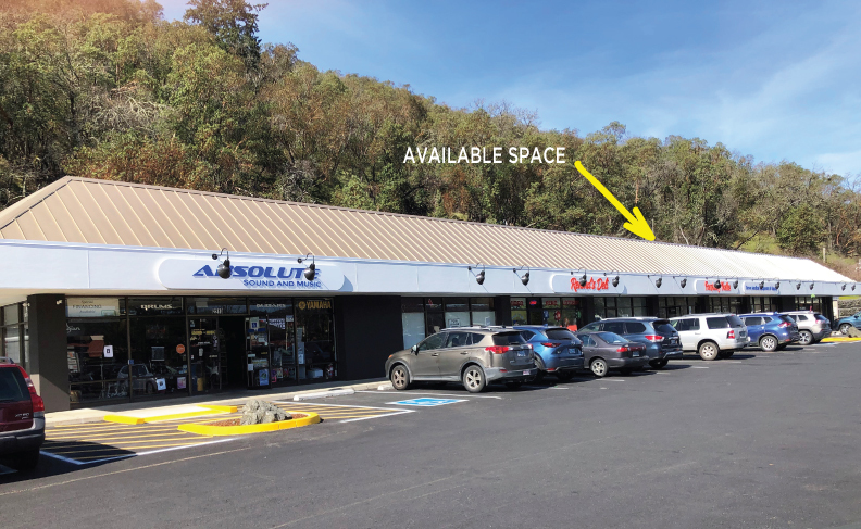 1444 NW Garden Valley Blvd, Roseburg, OR for lease Building Photo- Image 1 of 3