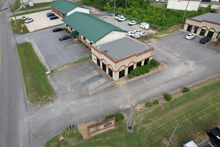 100 Yeager Pky, Pelham, AL for lease - Building Photo - Image 3 of 3