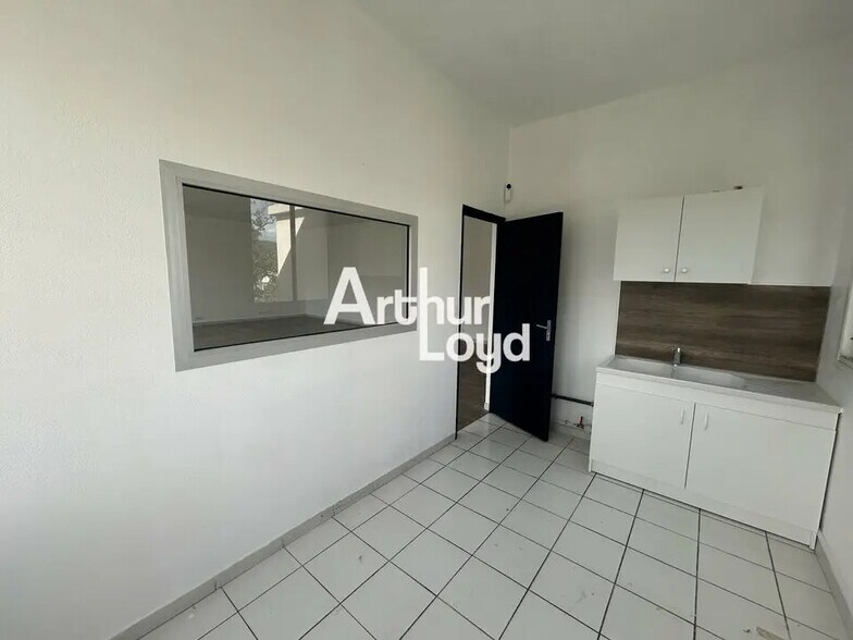 Office in Draguignan for lease - Building Photo - Image 2 of 5