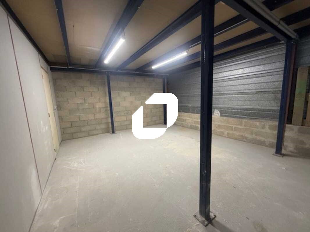 Office in Marines for lease Interior Photo- Image 1 of 17