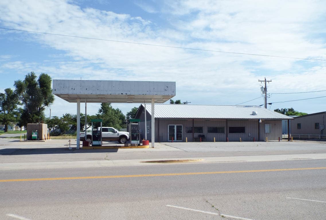 106 E Renfrow Ave, OK 73832