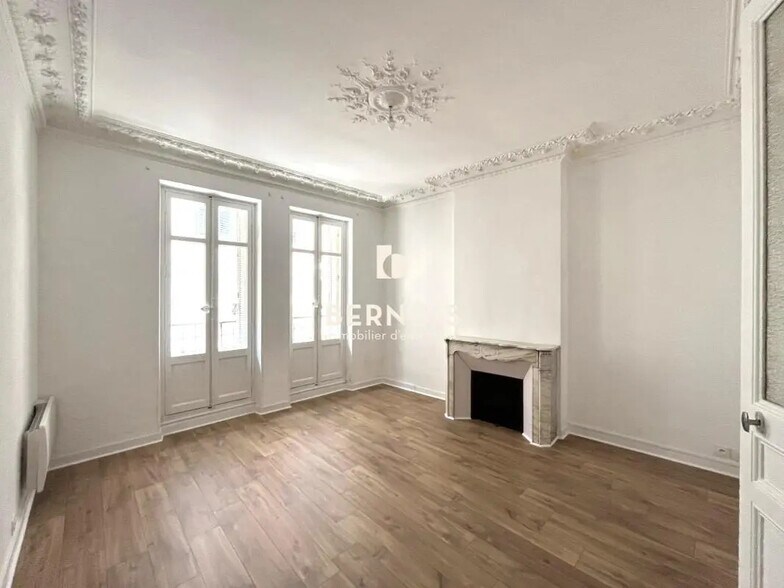 Office in Toulon for lease - Interior Photo - Image 1 of 7