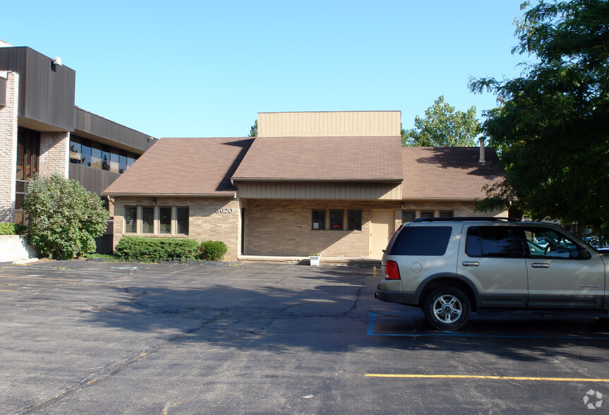 5620 W Maple Rd, West Bloomfield, MI for sale - Building Photo - Image 2 of 2