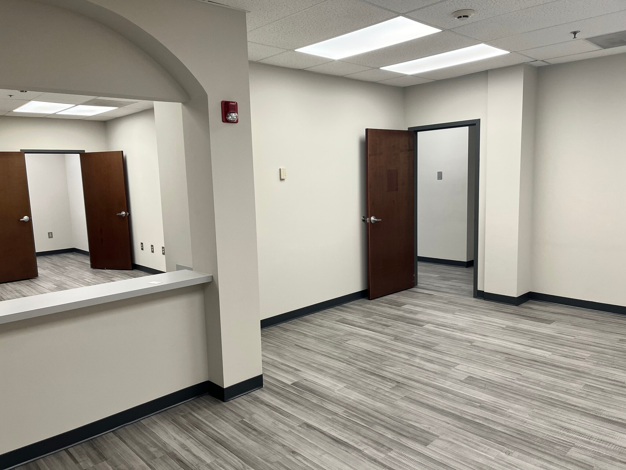 3915 Cascade Rd, Atlanta, GA for lease Interior Photo- Image 1 of 18