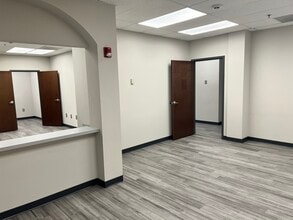 3915 Cascade Rd, Atlanta, GA for lease Interior Photo- Image 1 of 18