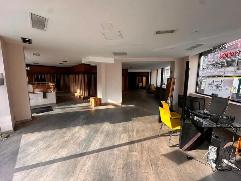 Retail in Paris for lease - Building Photo - Image 2 of 6