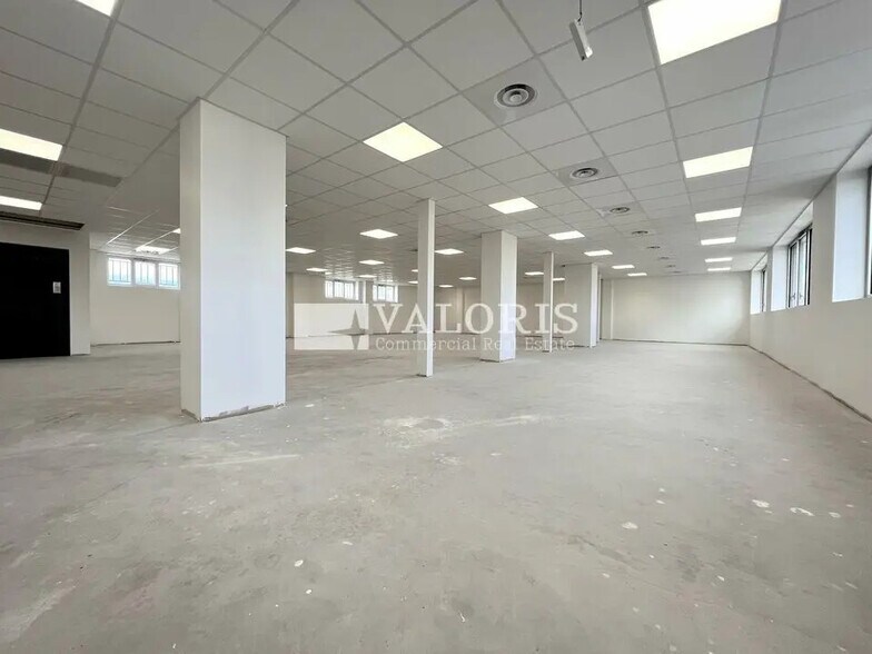 Retail in Villefranche-sur-Saône for lease - Interior Photo - Image 2 of 6