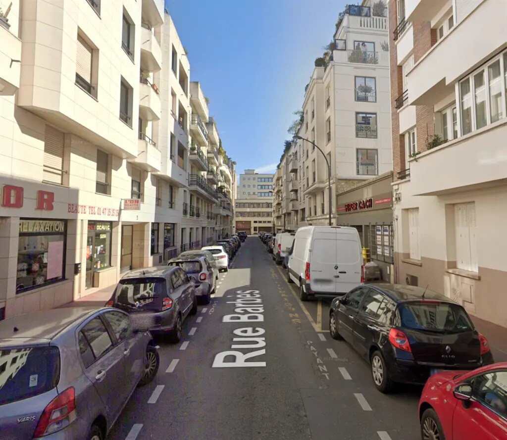 Retail in Levallois-Perret for lease Building Photo- Image 1 of 4
