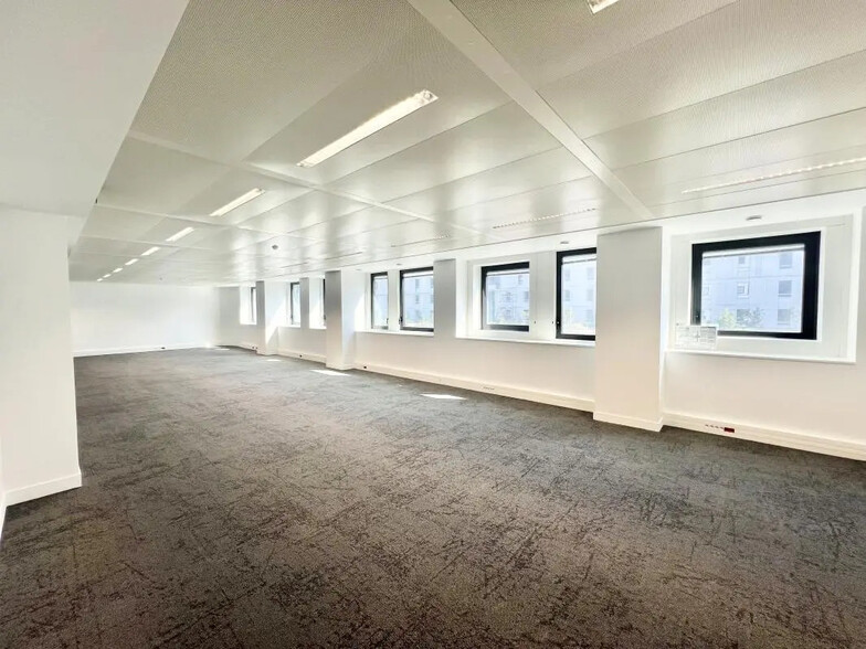 Office in Issy-les-Moulineaux for lease - Building Photo - Image 2 of 8
