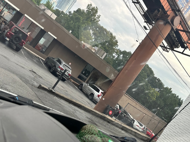 3097 Piedmont Rd NE, Atlanta, GA for lease - Building Photo - Image 3 of 19