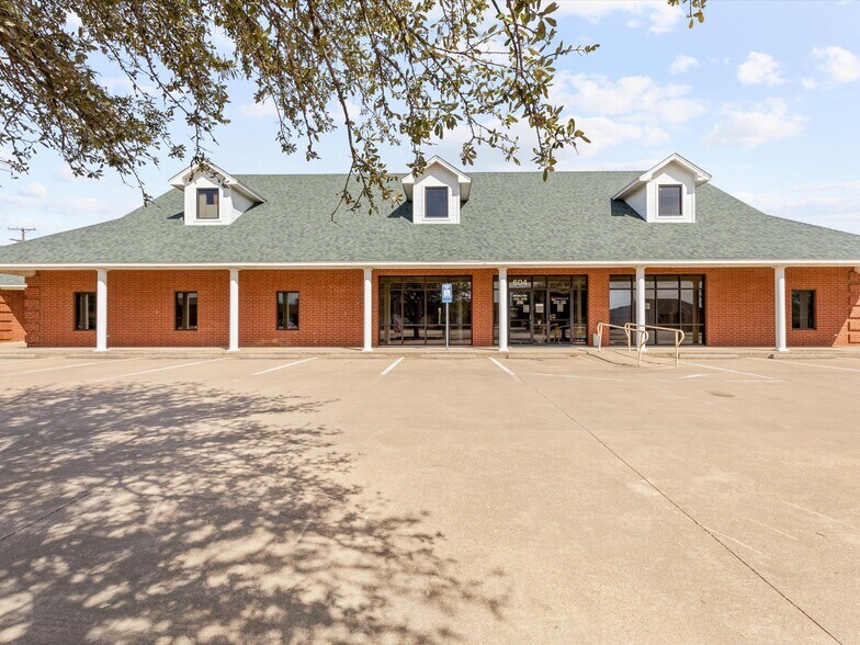 604 N Nolan River Rd, Cleburne, TX for sale - Primary Photo - Image 1 of 1