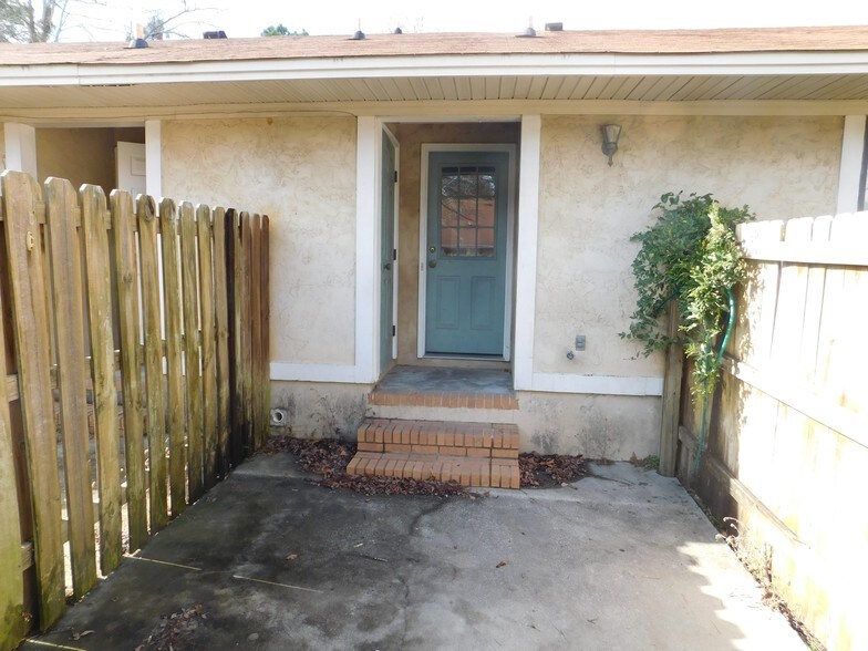 2 Pineview Dr, Warrenville, SC 29851