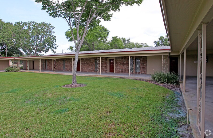 1555 Saxon Blvd, Deltona, FL for sale - Primary Photo - Image 1 of 1