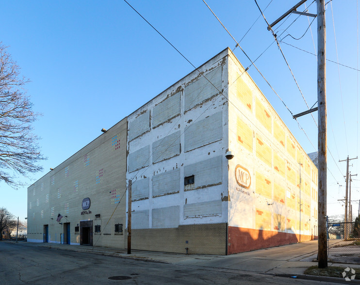 2320 N 11th St, Milwaukee, WI for sale - Building Photo - Image 1 of 6