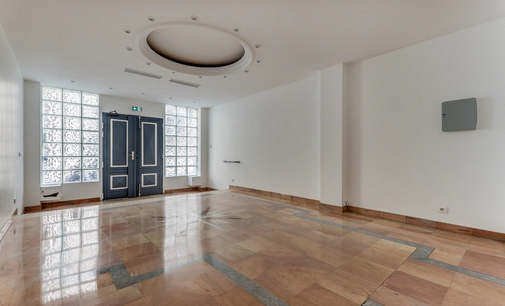 Office in Paris for lease Interior Photo- Image 1 of 9