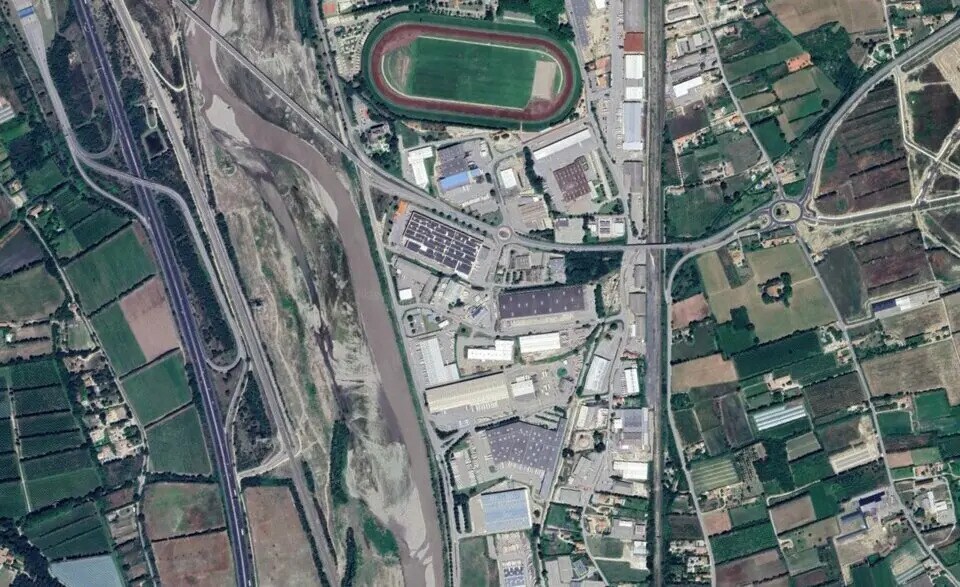 Flex in Cavaillon for sale - Building Photo - Image 3 of 3