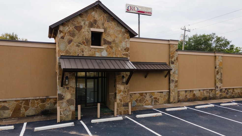 110 Lincoln Ave, College Station, TX for lease - Building Photo - Image 2 of 23