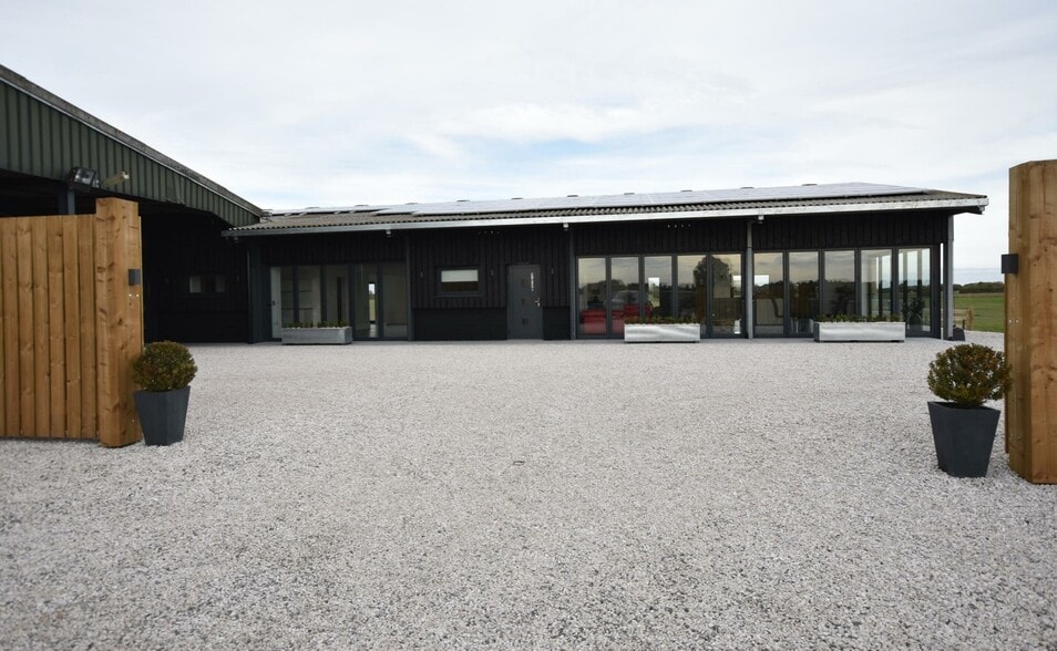 Longhedge Ln, Newark for sale - Primary Photo - Image 1 of 1