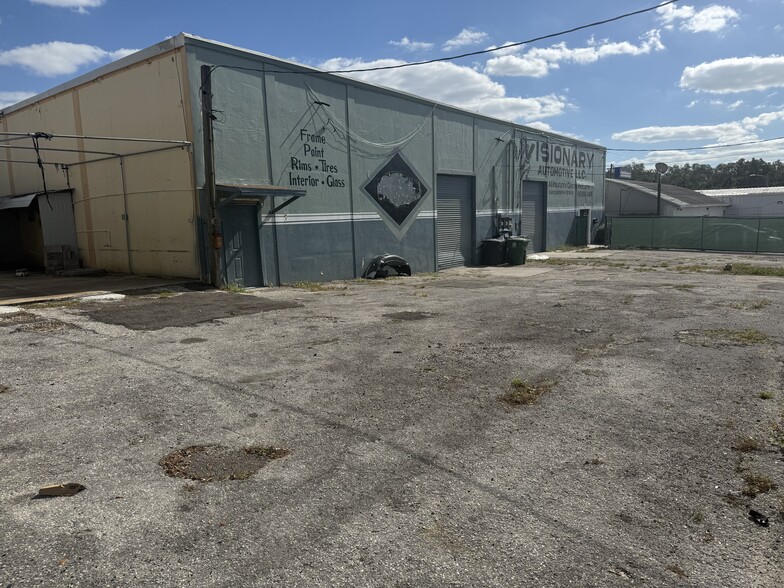 9207 N Hyaleah Rd, Tampa, FL for lease - Building Photo - Image 1 of 6