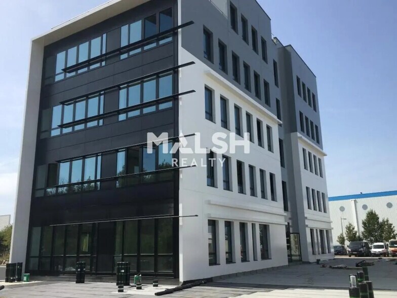 Office in Saint-Priest for lease - Building Photo - Image 1 of 10