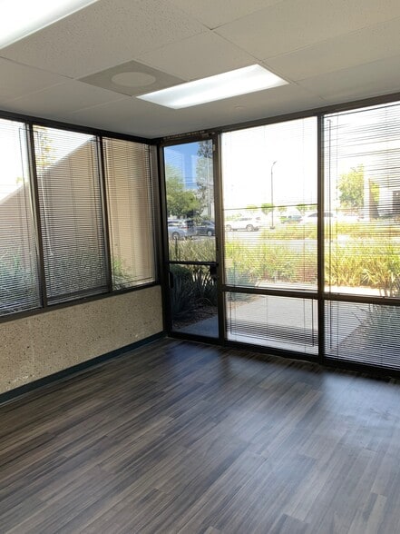 6110-6130 Valley View Ave, Buena Park, CA for lease - Lobby - Image 3 of 14