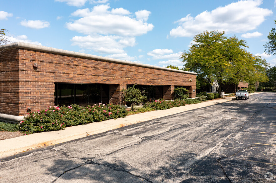 3150 W Salt Creek Ln, Arlington Heights, IL for sale - Building Photo - Image 3 of 6