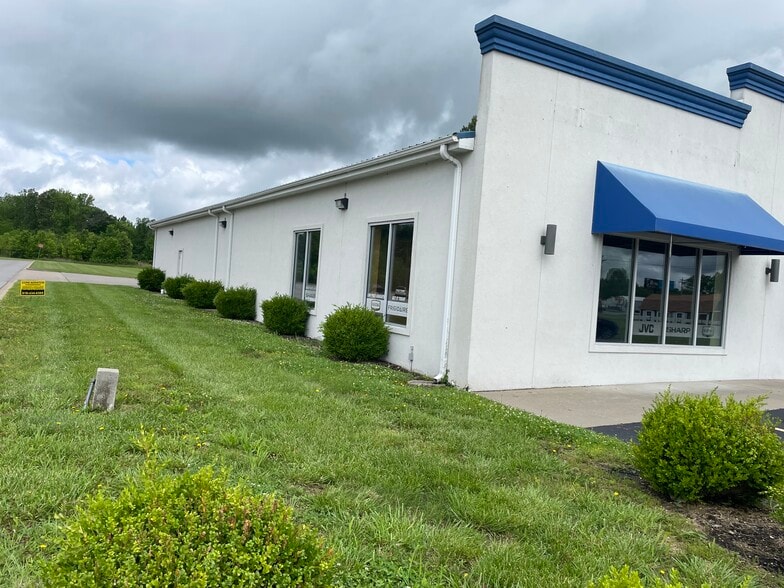 60 Niemann Ln, Murphysboro, IL for sale - Building Photo - Image 3 of 10