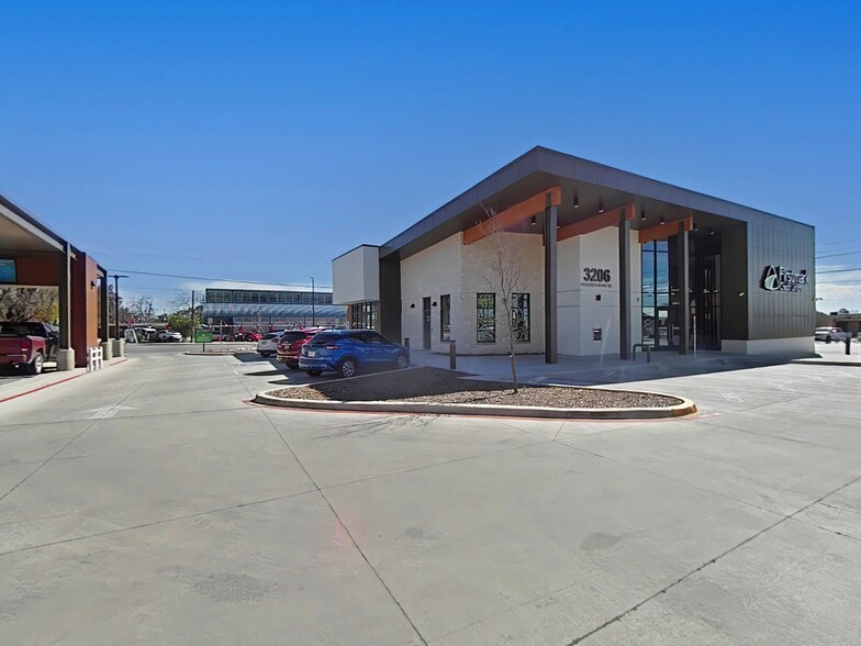 3206 Fredericksburg Rd, San Antonio, TX for lease - Building Photo - Image 2 of 5