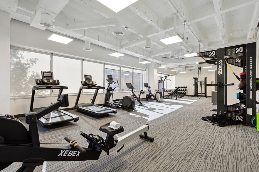 3303 Lee Pky, Dallas, TX for lease - Interior Photo - Image 2 of 18