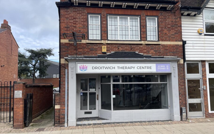 9 Victoria Sq, Droitwich for sale Building Photo- Image 1 of 1