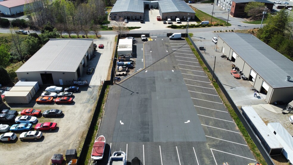 3432 Denver Dr, Denver, NC for lease - Building Photo - Image 2 of 10