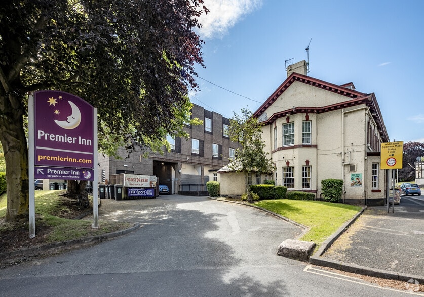 Manchester Rd, Altrincham for sale - Primary Photo - Image 1 of 1