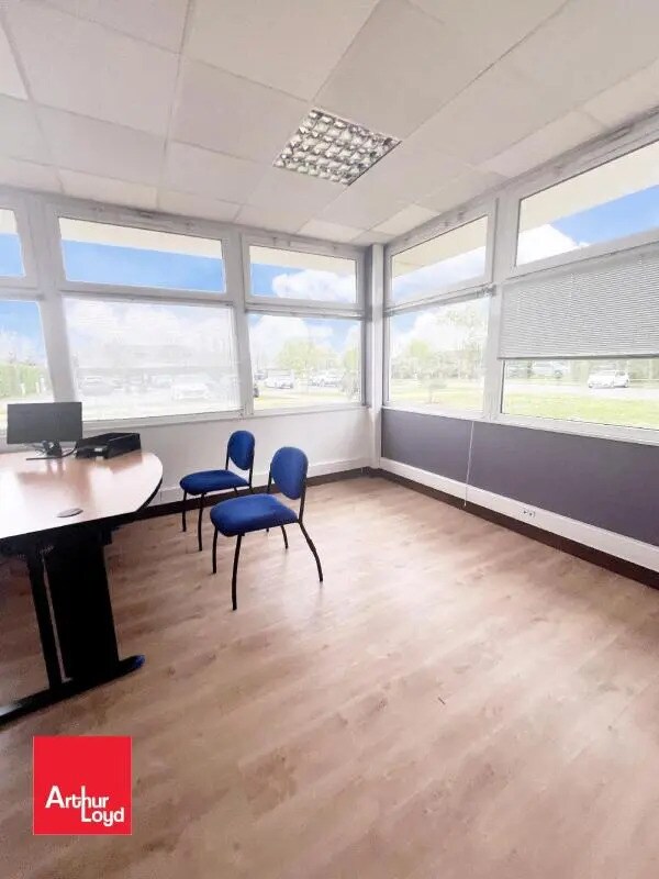 Office in Chartres for lease Building Photo- Image 1 of 5
