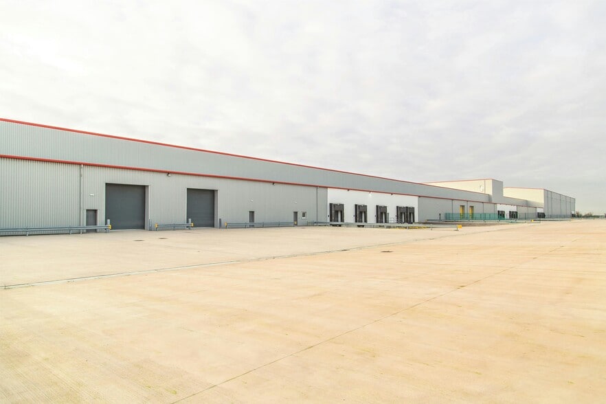 E Lancashire Rd, Liverpool for lease - Building Photo - Image 2 of 3