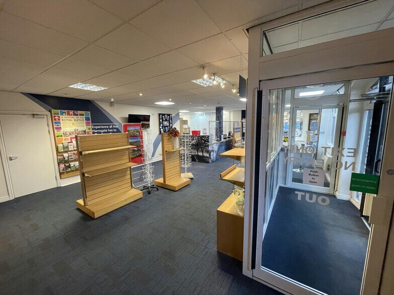 Crescent Rd, Harrogate for lease - Interior Photo - Image 2 of 7