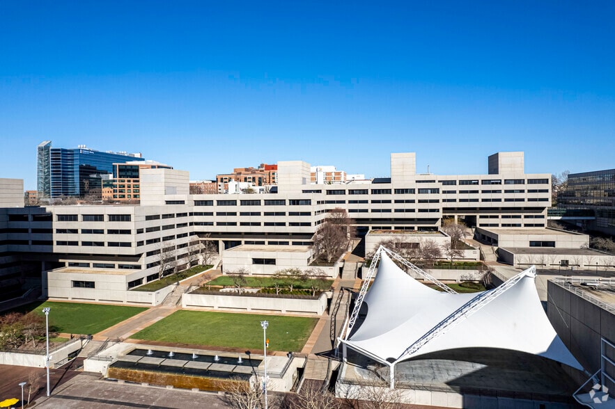 2400-2480 Pershing Rd, Kansas City, MO for lease - Building Photo - Image 2 of 6