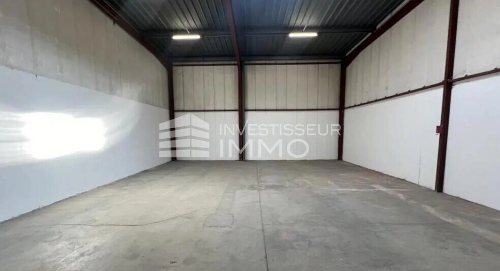 Flex in Champigny-sur-Marne for lease - Interior Photo - Image 3 of 4